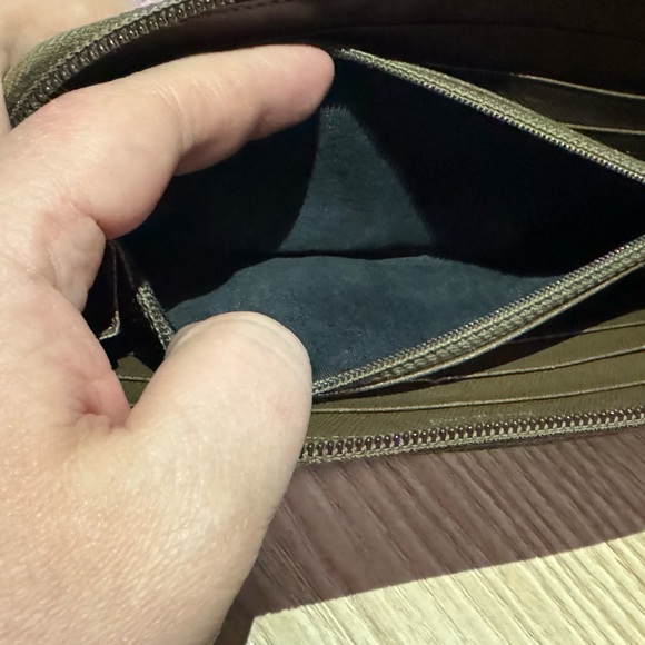 ❤️PRADA NYLON ZIPPY WALLET❤️ - Picture 14 of 14